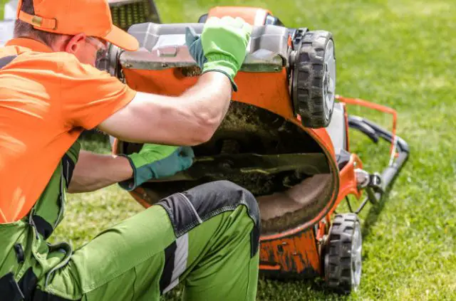 Can You Use Mulching Blades With a Bagger?