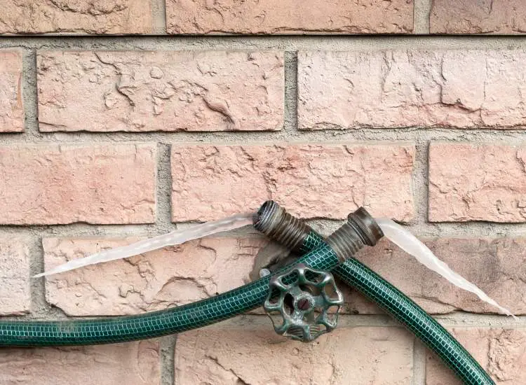 How to Keep a Garden Hose from Freezing